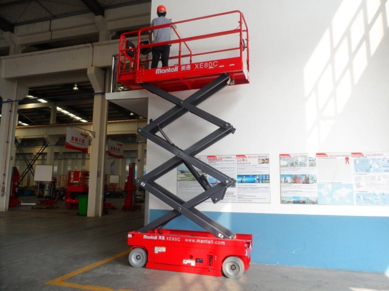 Самоходный ножничный подъемник