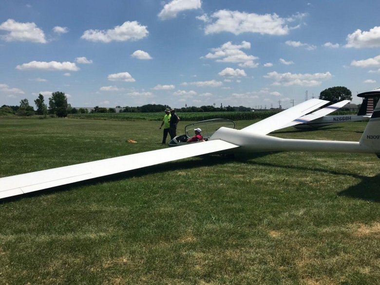 Glider flying