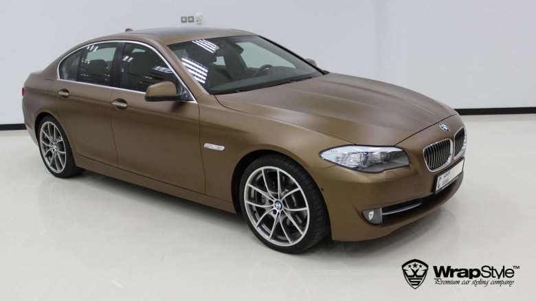 Коричневая бмв