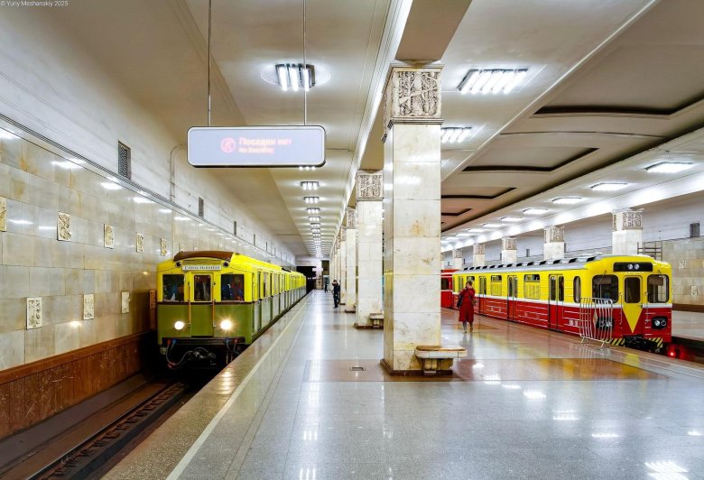 Метро поезда московского метрополитена