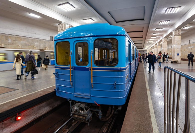 Вагон метро типа е