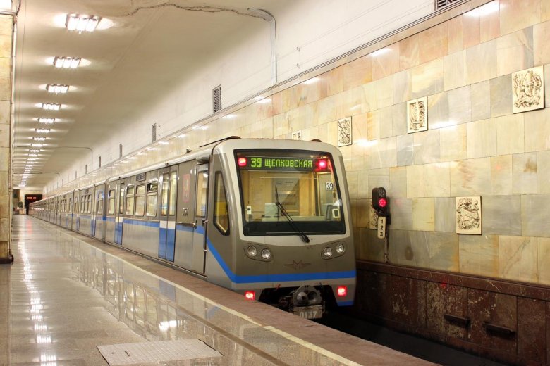 Поезд метро русич