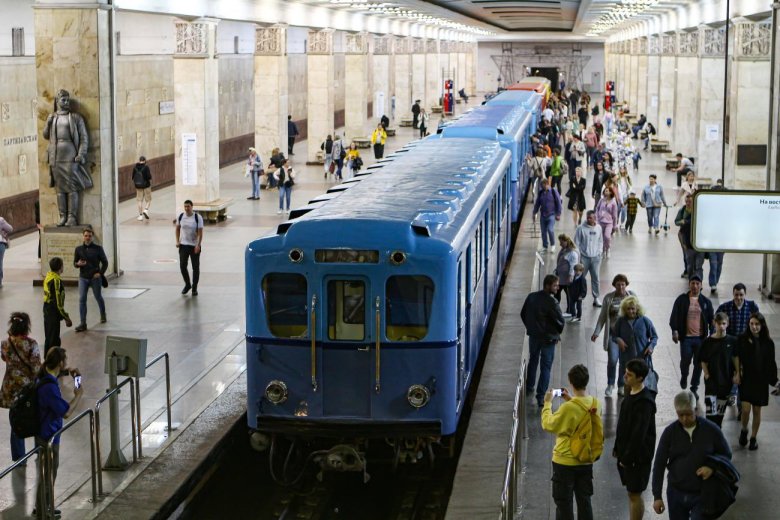 Выставка ретро вагонов метро на партизанской