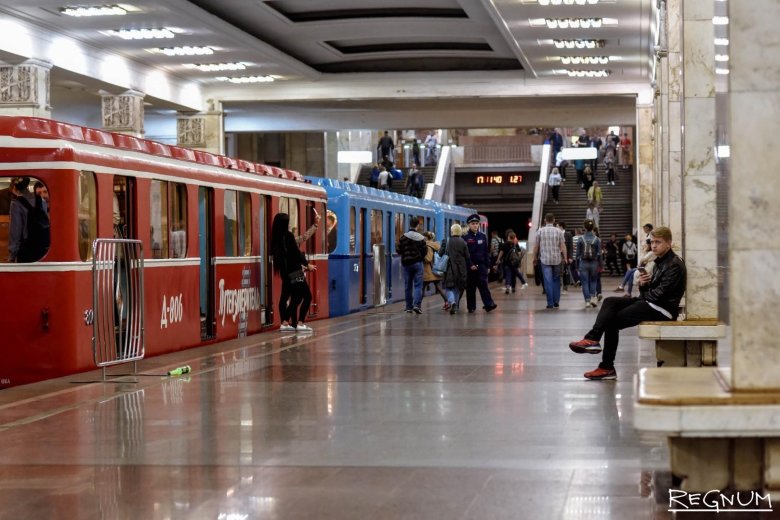 Выставка ретро вагонов метро на партизанской