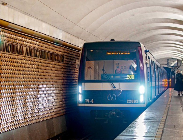 Метро санкт петербурга поезд
