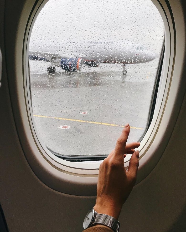 Иллюминатор самолета