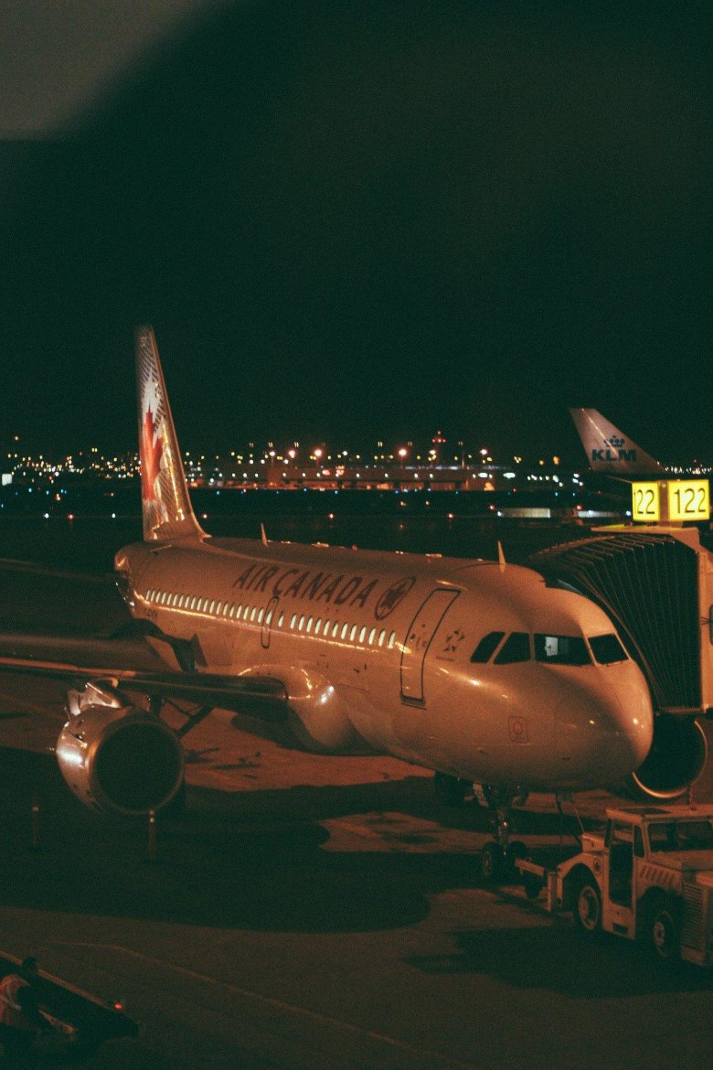 Самолет ночью