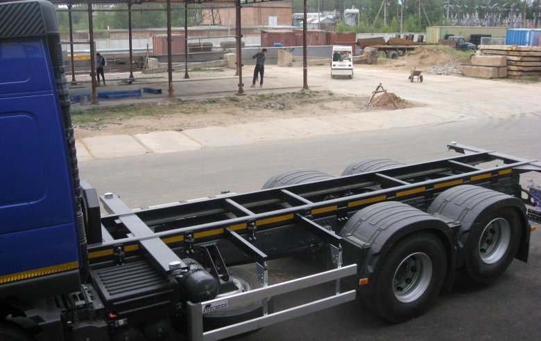 Полуприцеп контейнеровоз 20 футов маз