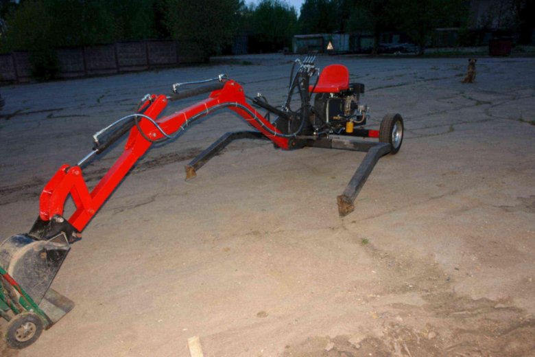 Прицепной мини экскаватор