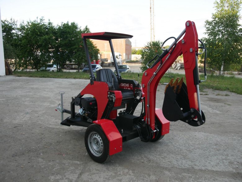 Прицепной мини экскаватор ред рино