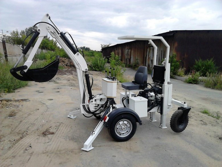 Прицепной мини экскаватор