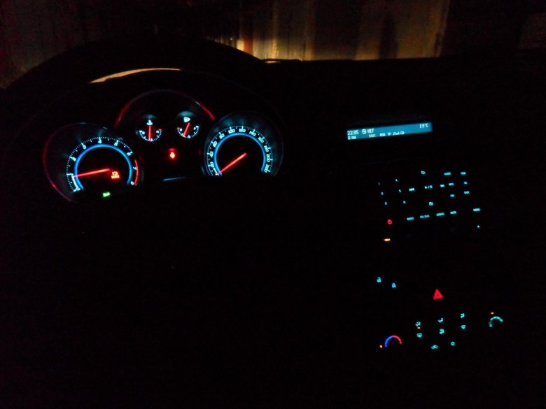 Шевроле круз 2012 салон ночью