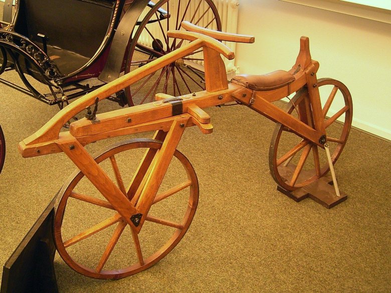 В каком году был изобретен первый деревянный велосипед