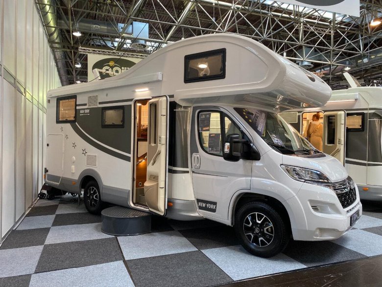 Альковный автодом