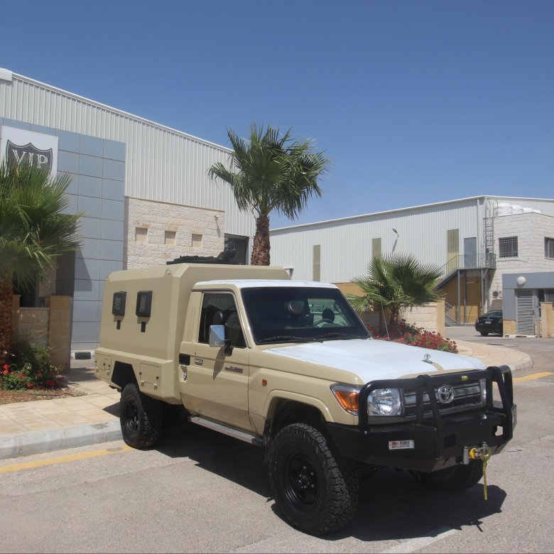 Toyota land cruiser 70 pickup бронированный