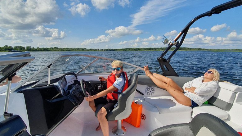 Катание на катере