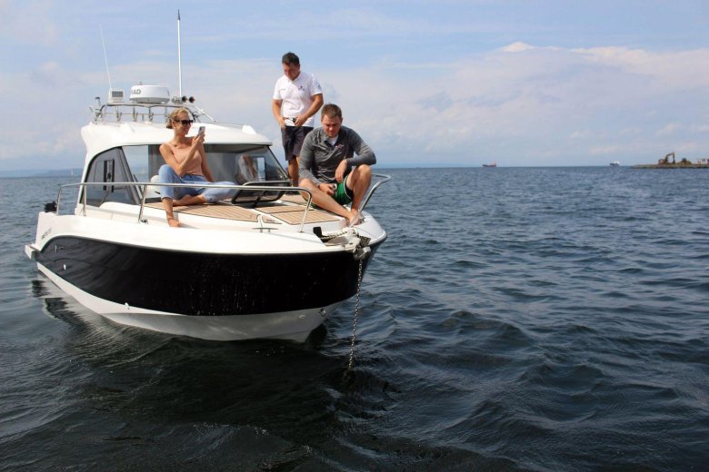 Феникс 700 катер