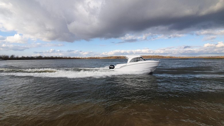 Катер для рыбалки с каютой