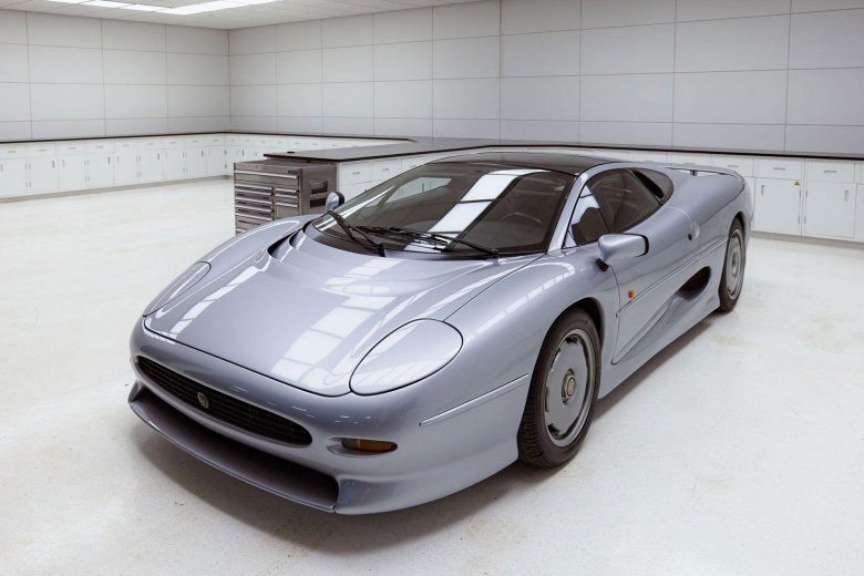 Jaguar xj 220