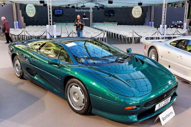 Ягуар xj220