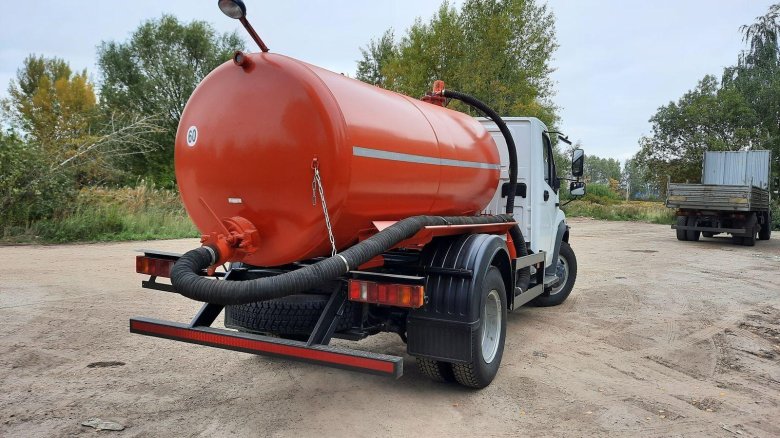 Ассенизационная машина ко-503-в2