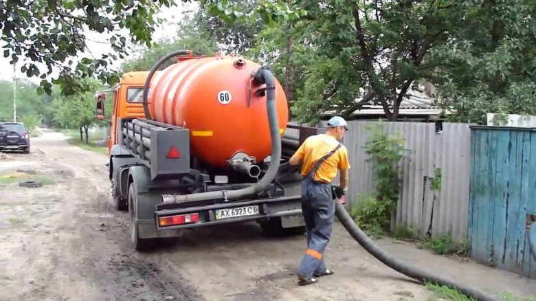 Ассенизаторская машина выкачка