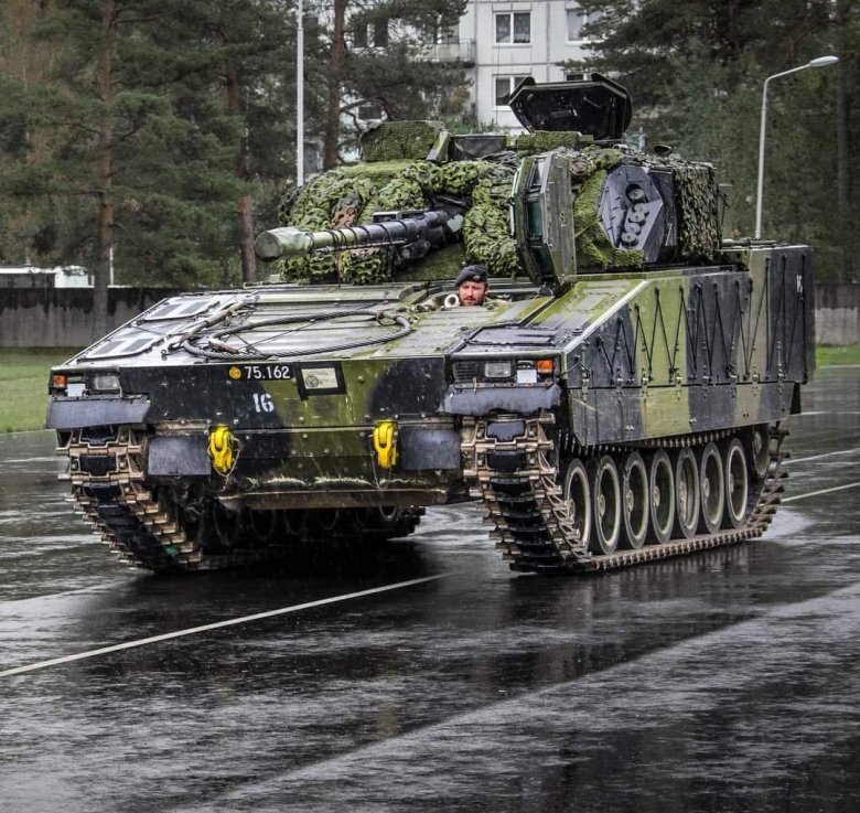 Шведская бмп cv 90
