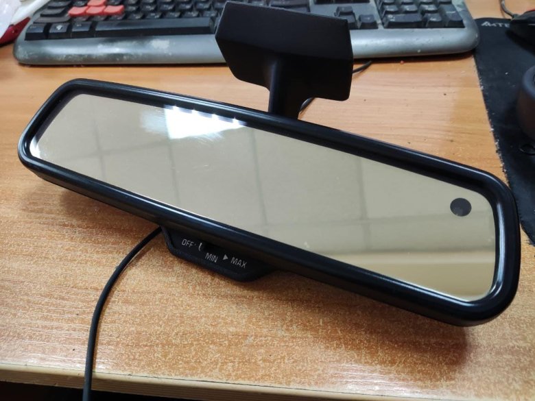 Автомобильное внутреннее зеркало заднего вида для