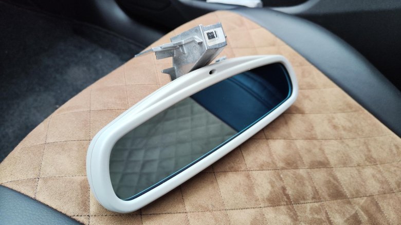 Салонное зеркало заднего вида веста