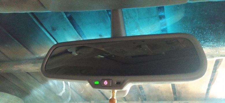 Салонное зеркало заднего вида