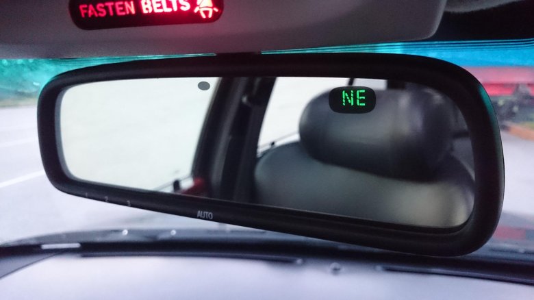 Зеркало заднего вида в автомобиль