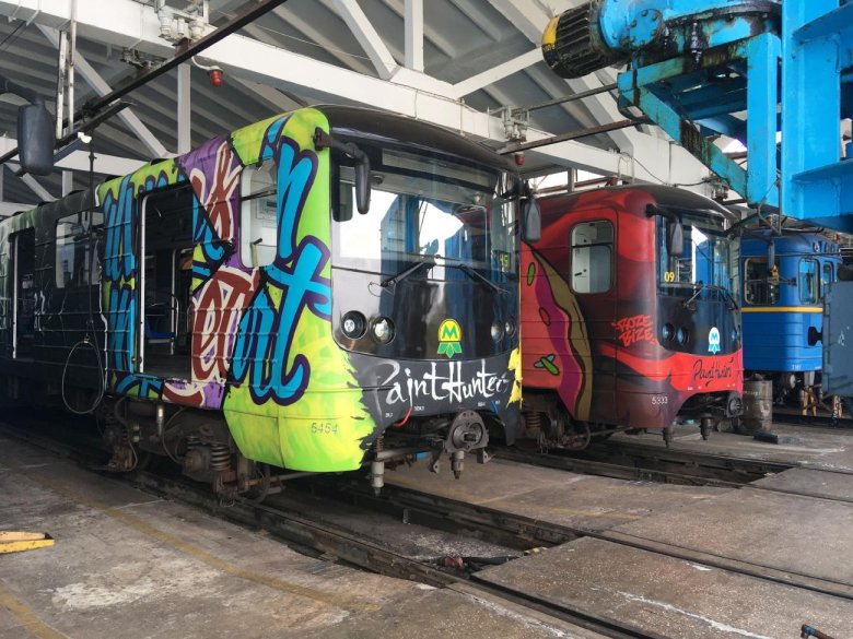 Поезда метро