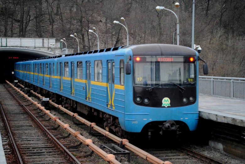 Метро днепра поезда