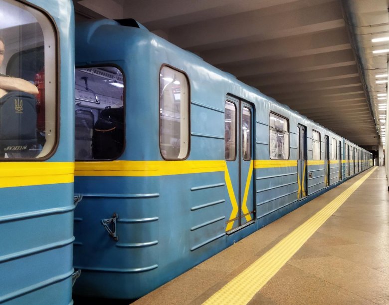 Е вагон метро