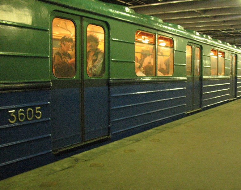 Вагон метро типа е