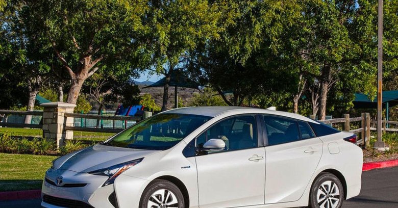 Toyota prius hybrid 2016