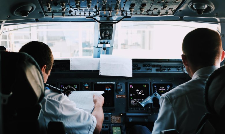 Кабина пилота самолета