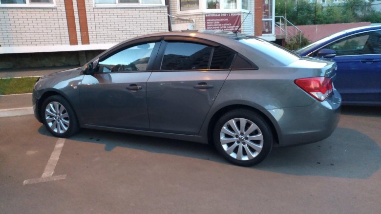 Шевроле круз серый