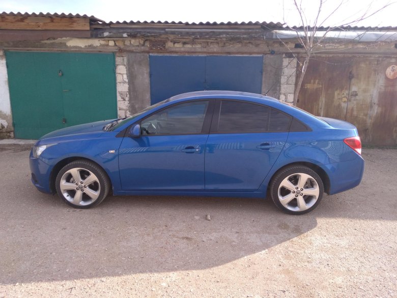 Синий шевроле круз на 18 дисках