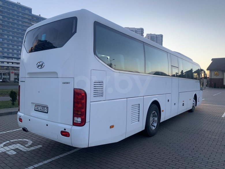 Автобус hyundai universe luxury