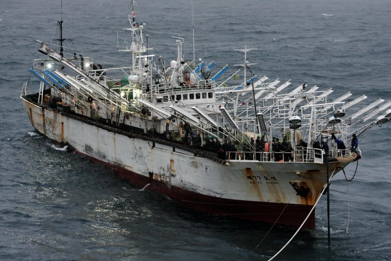 Судно для ловли кальмаров