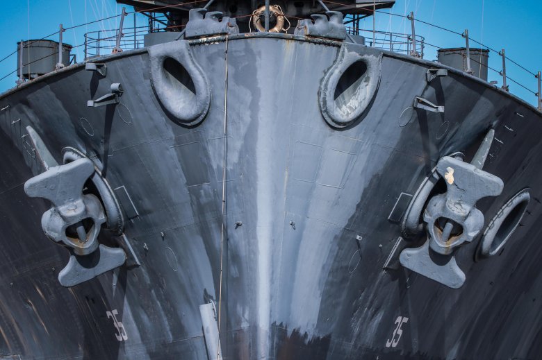 Военно морской корабль