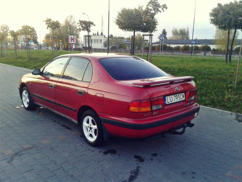 Тойота карина е лифтбек