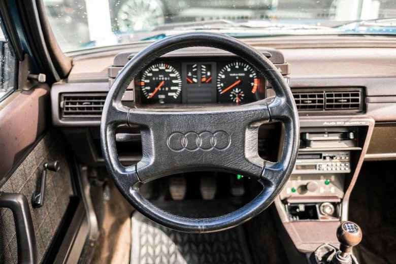Audi 80 b2 interior