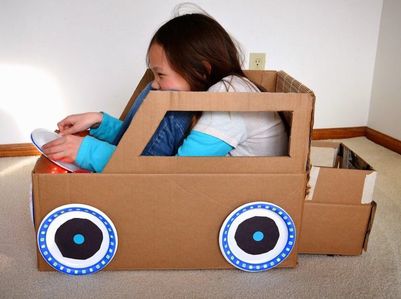 Машина из картонной коробки