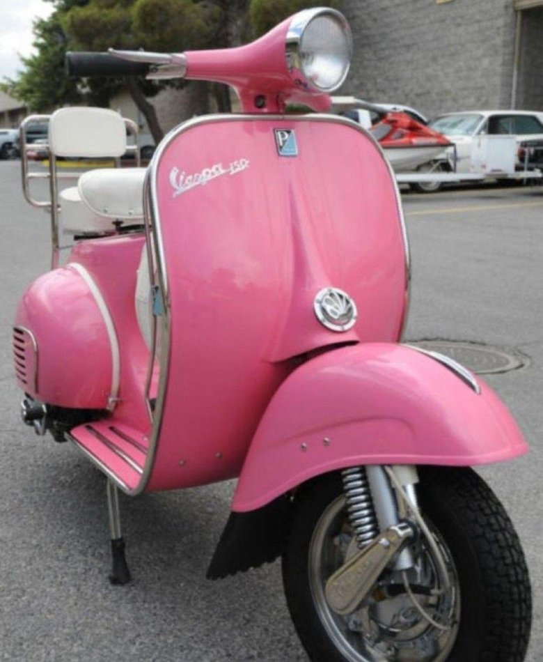 Веспа мотороллер розовый