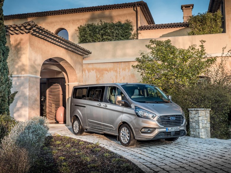 Ford tourneo custom 2021