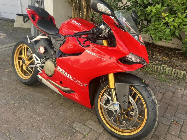 Мотоцикл дукати 899