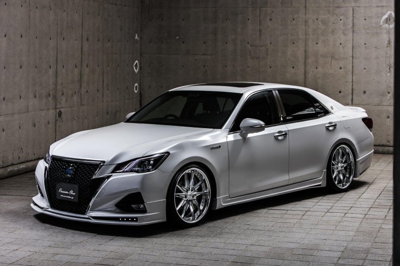 Toyota crown athlete 220