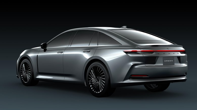 Toyota crown 2023 sedan